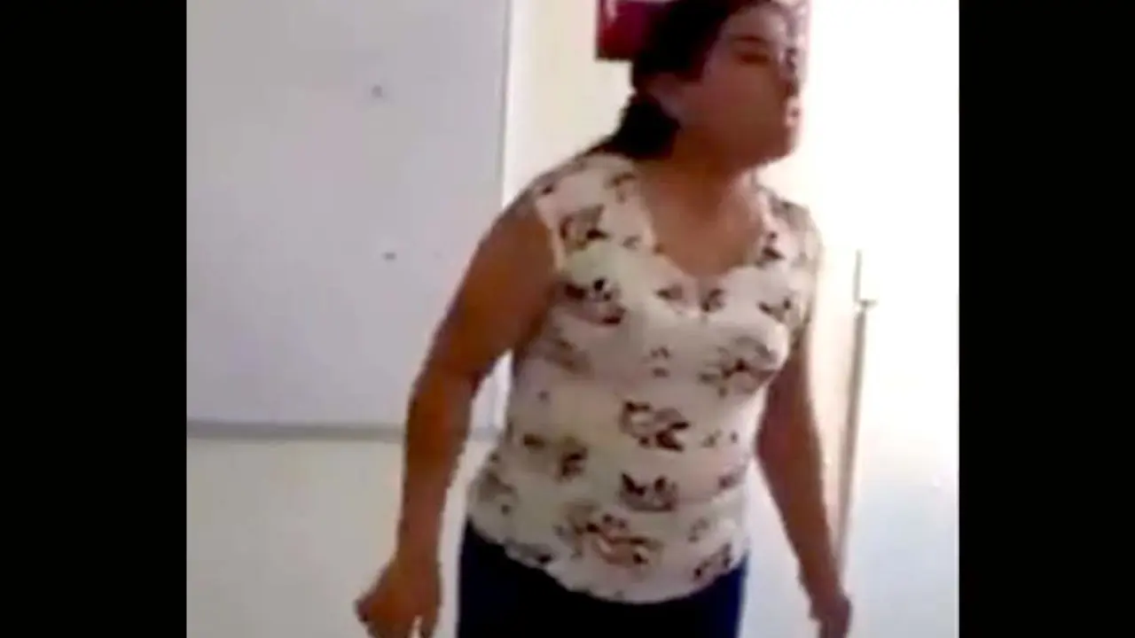 Maestra ense&ntilde;a a poner cond&oacute;n con la boca 2