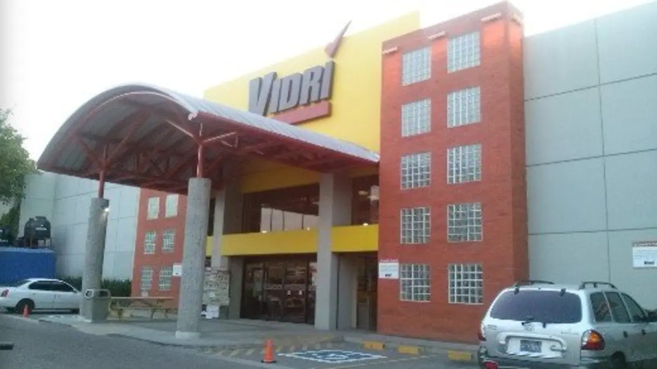 fachada de vidr&iacute; de Constituci&oacute;n