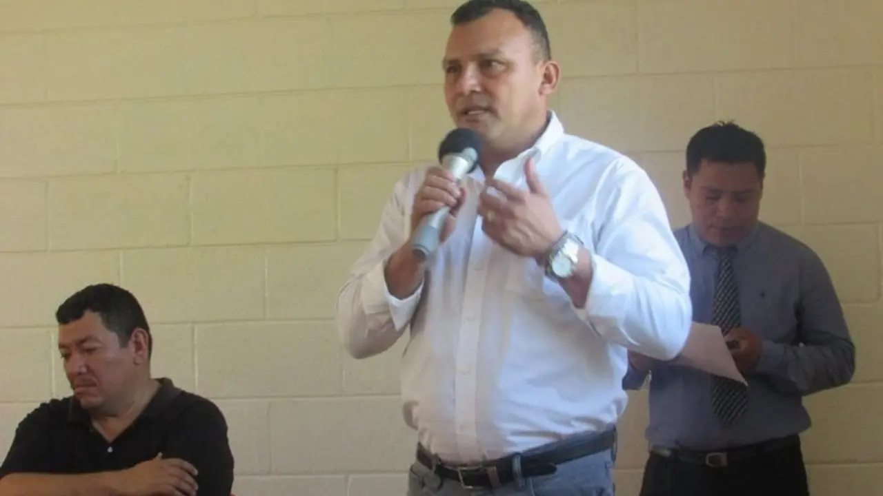 Alcalde de Caluco que fue encerrado en su oficina