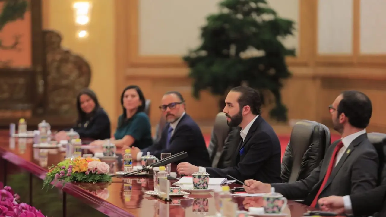 Nayib en gira por Asia