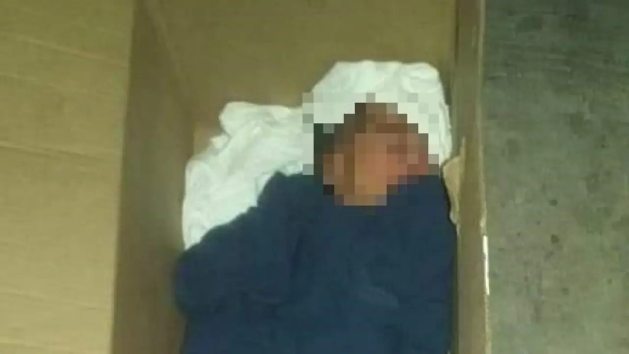 Beb&eacute; en caj&oacute;n