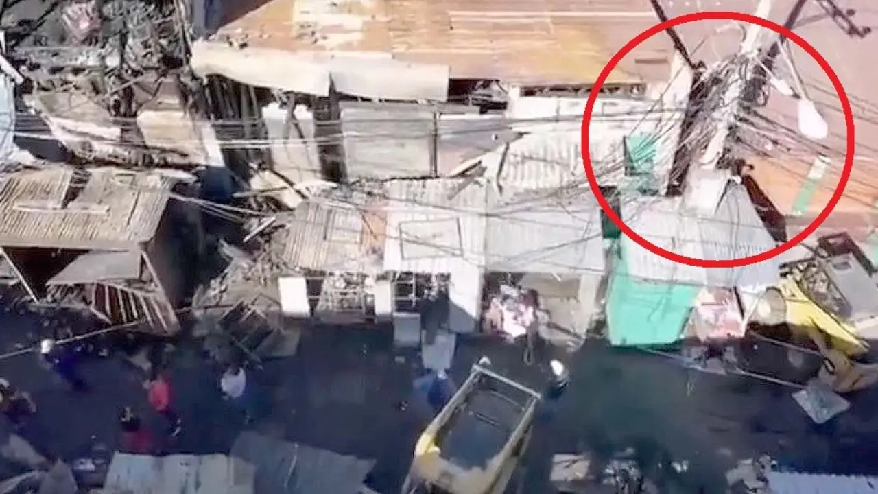 Cables en negocios del centro de San Salvador 2