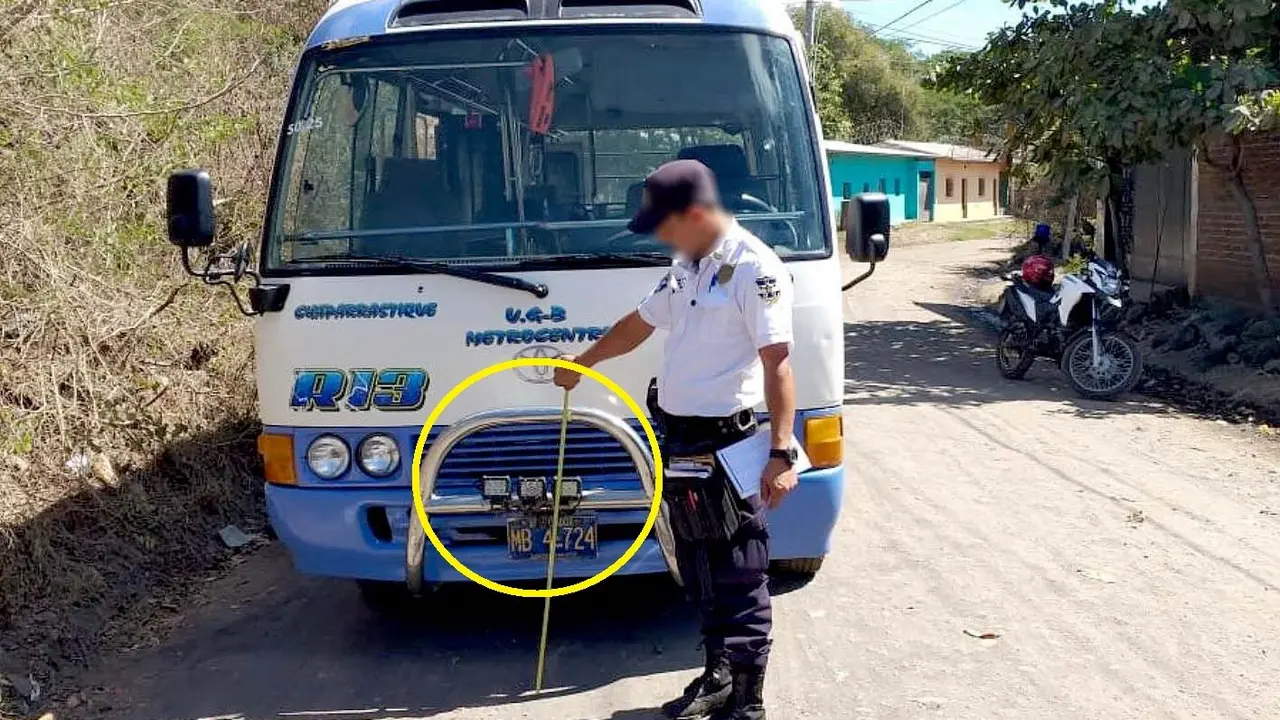 Desmontan mataburros de microbuses en rutas de San Miguel