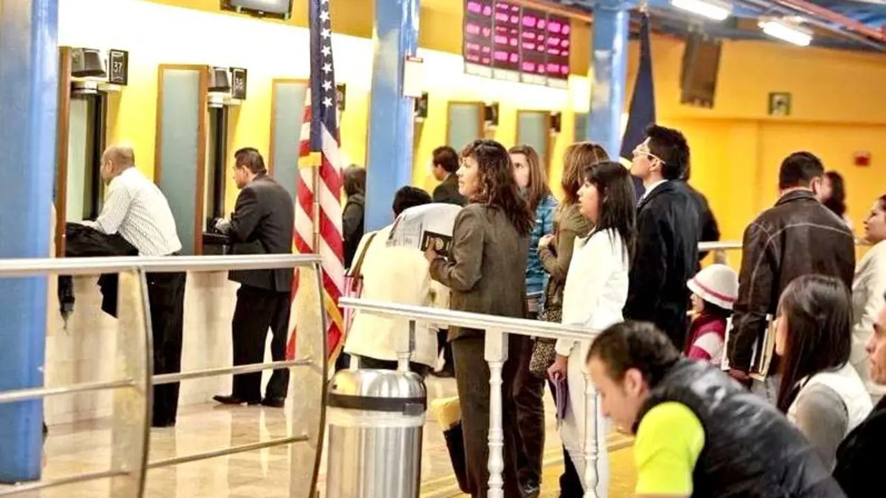 Cola para solicitar visa para Estados Unidos El Universal de M&eacute;xico