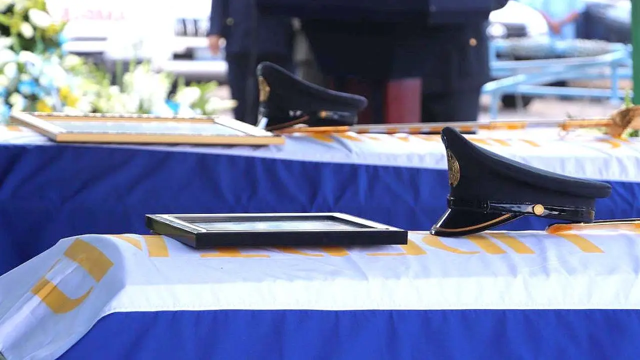 Entierran a los capitanes que muriron en accidente a&eacute;reo 2