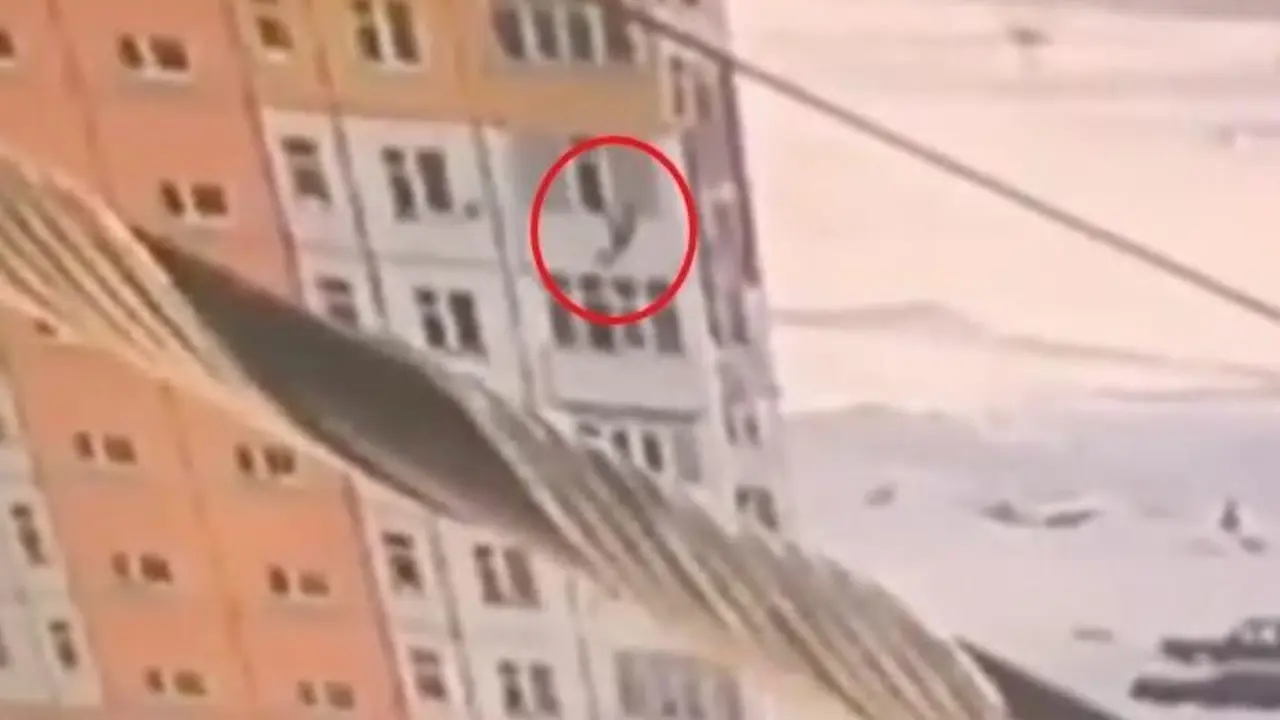 Rusa cayendo del noveno piso