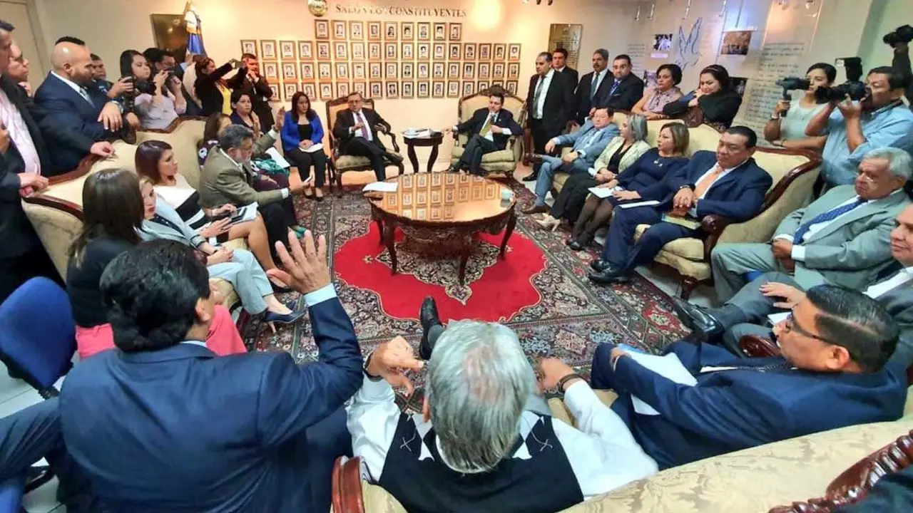 Interpelanar&aacute;n a funcionarios de ANda y Salud