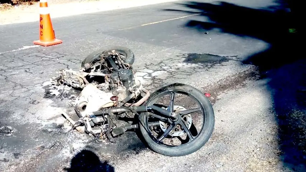 Choque entre motocicleta y vehiculo en calle a la costa de sol 1