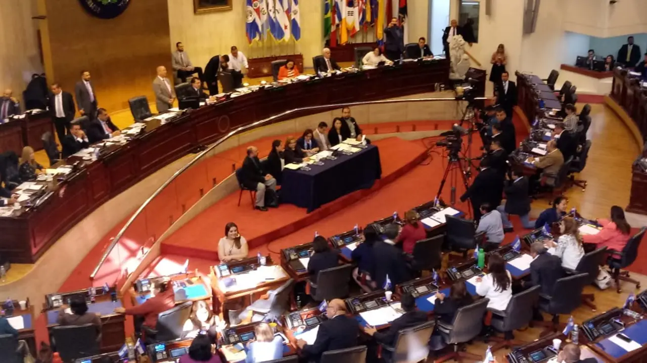 Ministra de Salud en Asamblea