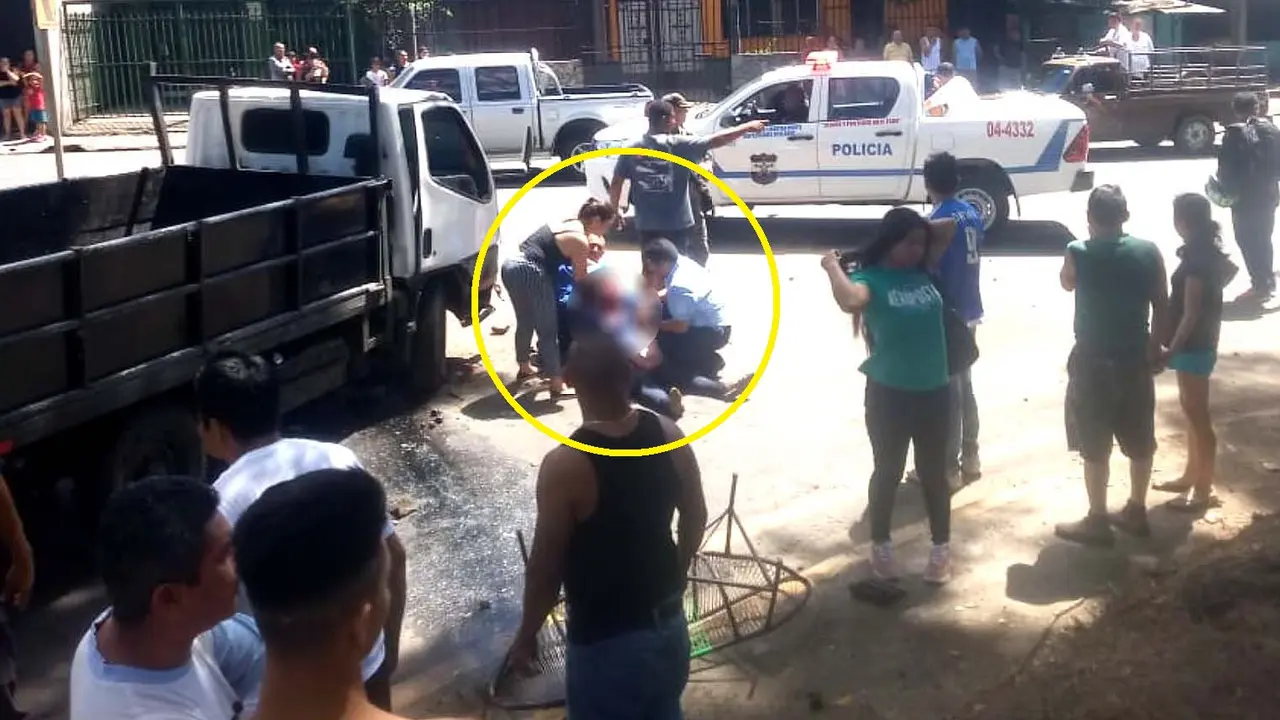 Bomberos atiende acciden en Col&oacute;n 2