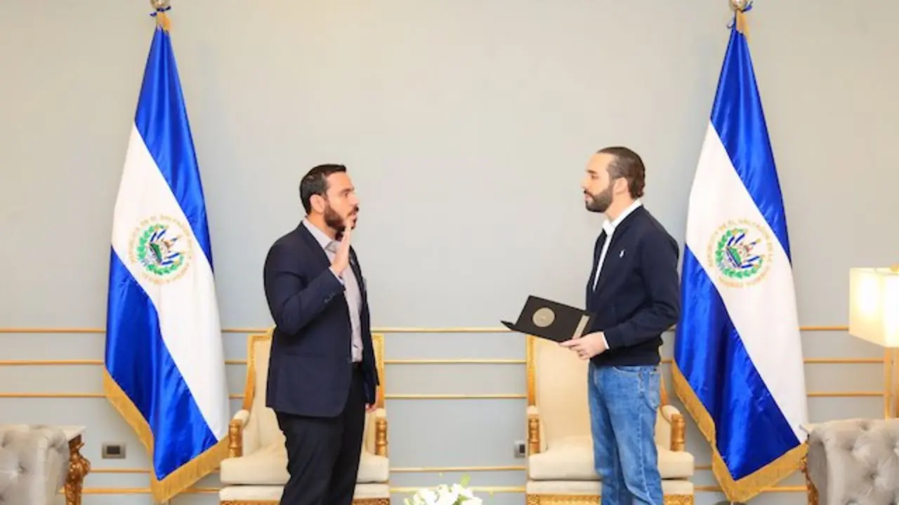 Bukele juramenta a Alabí