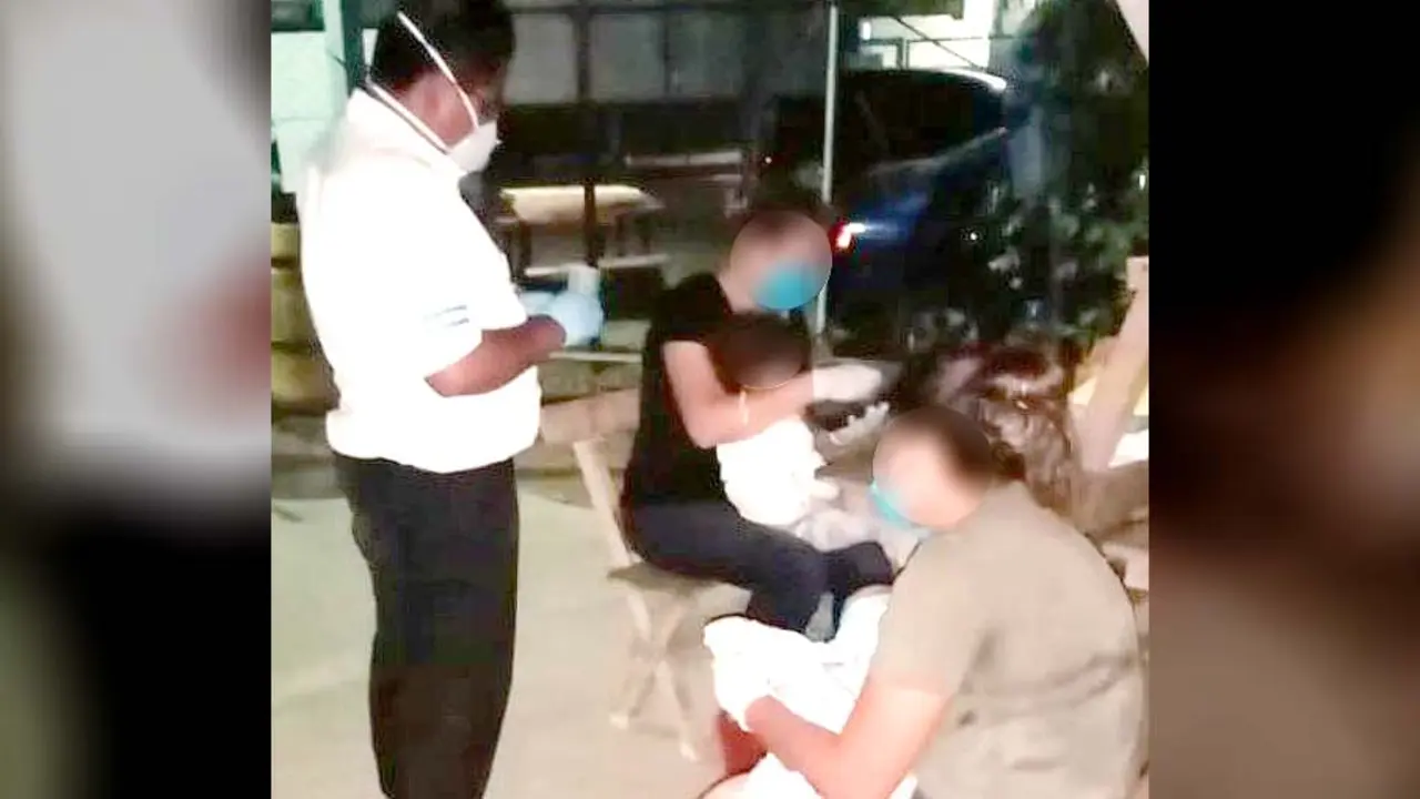 Dos madres y sus hijas retenidas en frontera 2