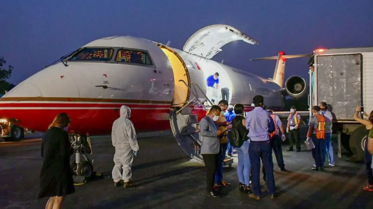 Avion con mascarillas
