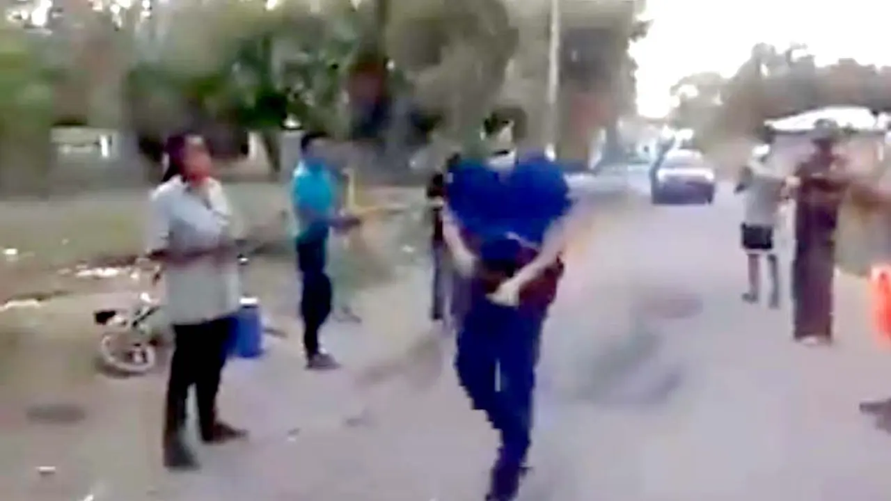 Reciben con aplausos a m&eacute;dico en San Juan Opico 2