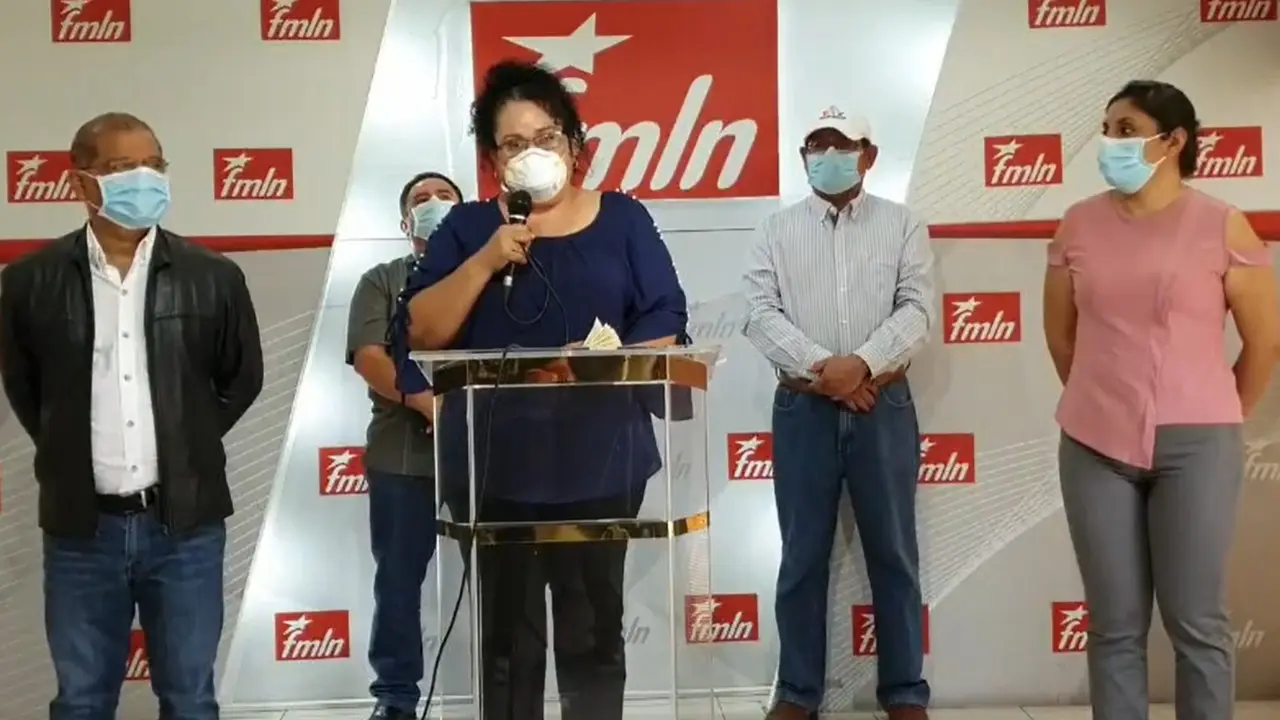 Pedrina Rivera en conferencia