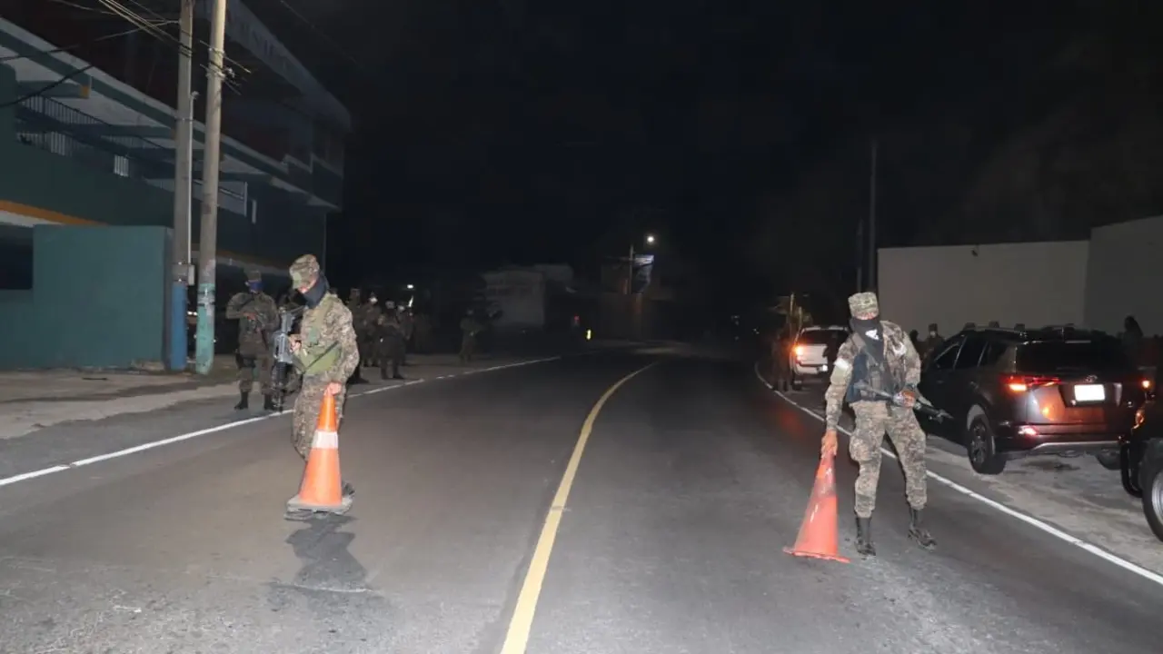 Militares en carretera