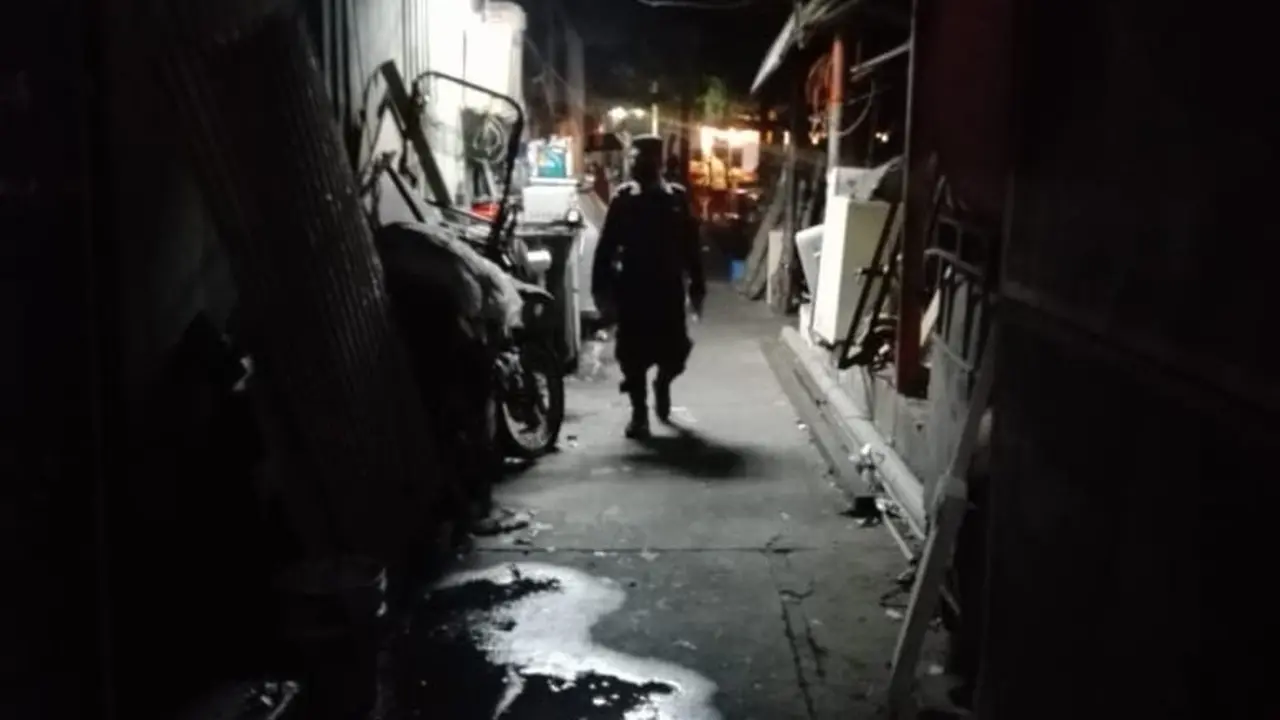 policía patrullando