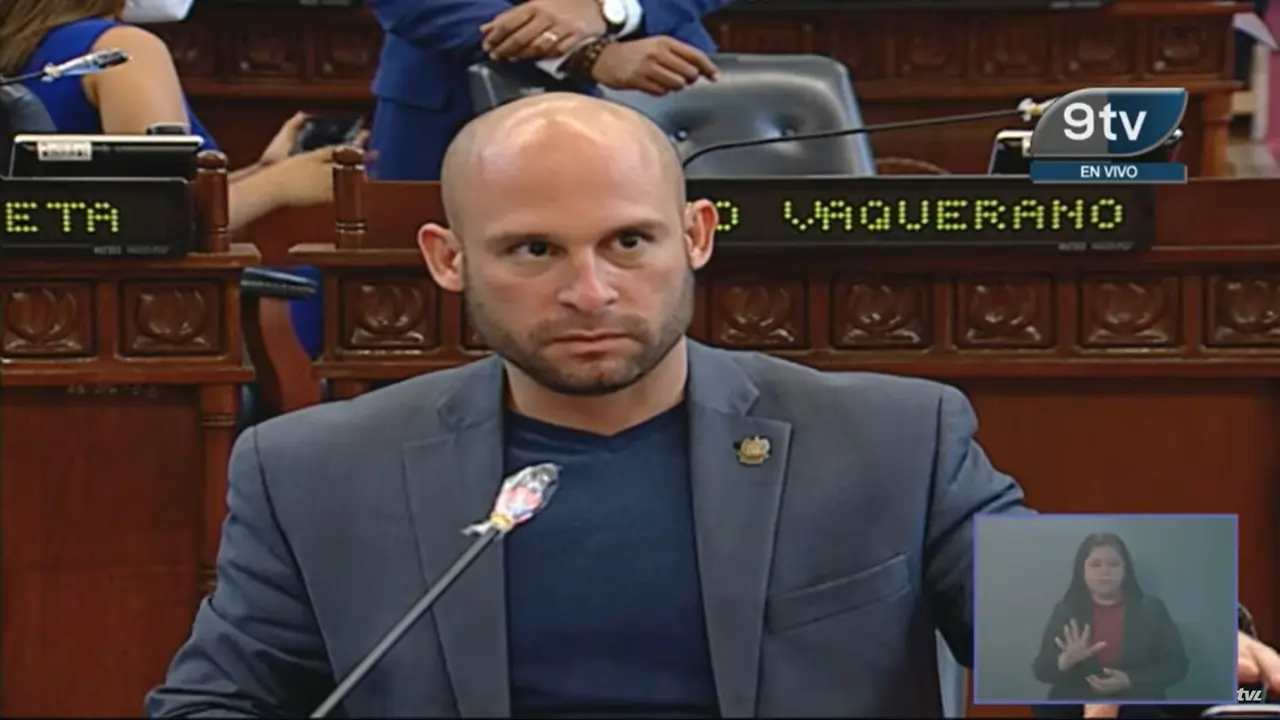 Vel&aacute;squez Parker pasanotas