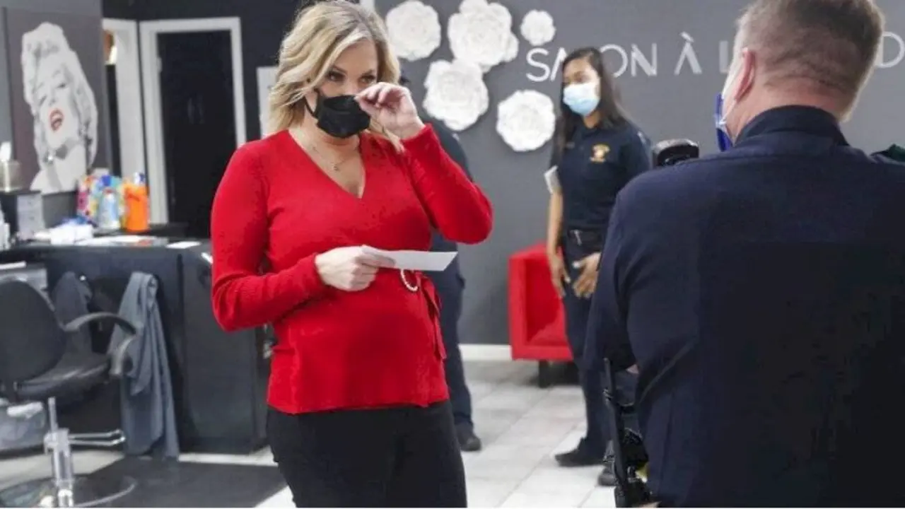 Due&ntilde;a de sala de belleza