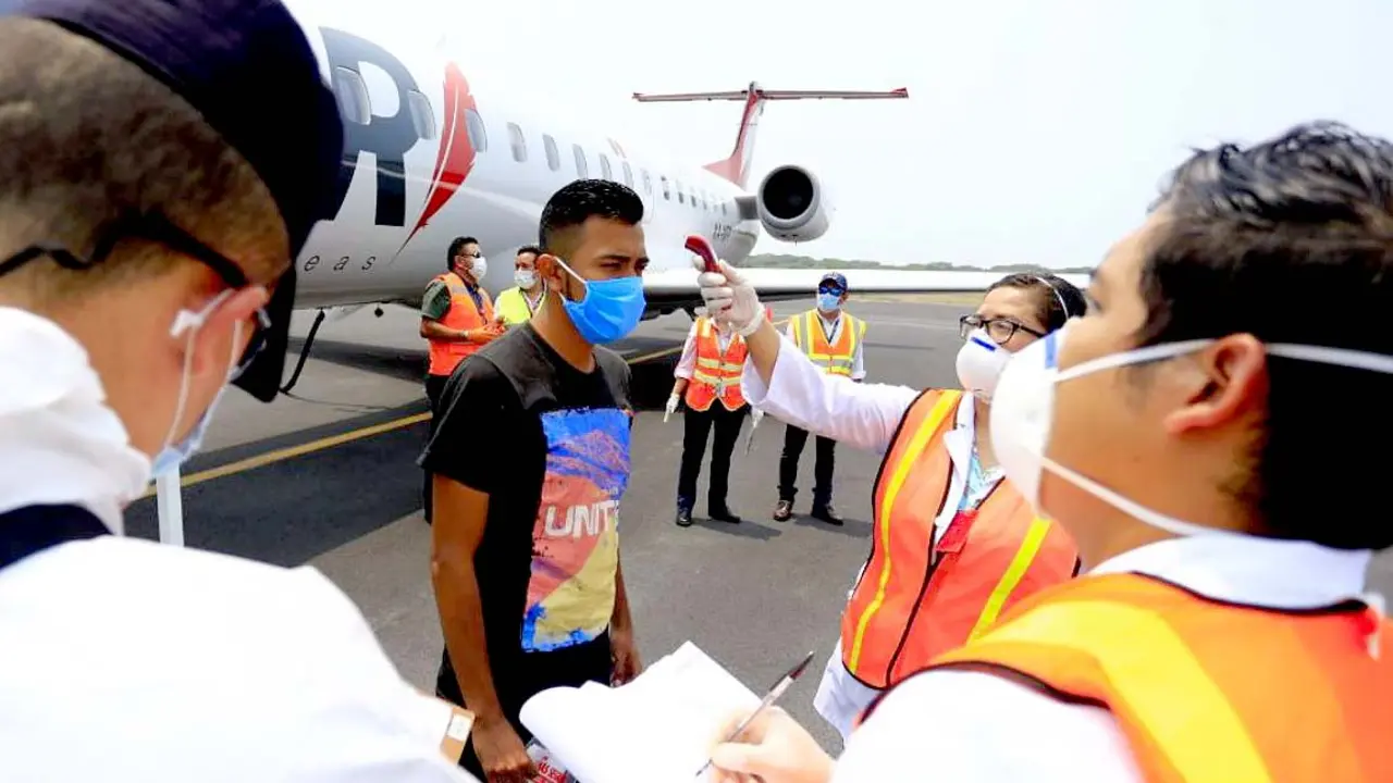 Salvadore&ntilde;os varados en el exterior