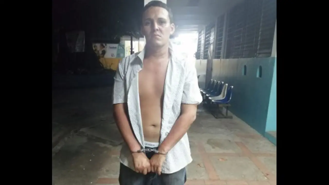 Apu&ntilde;al&oacute; a hermana