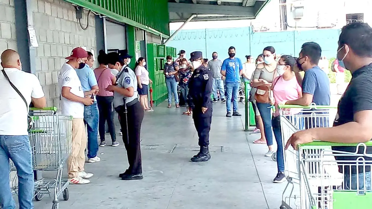 Colas en sup&eacute;rmercados 2