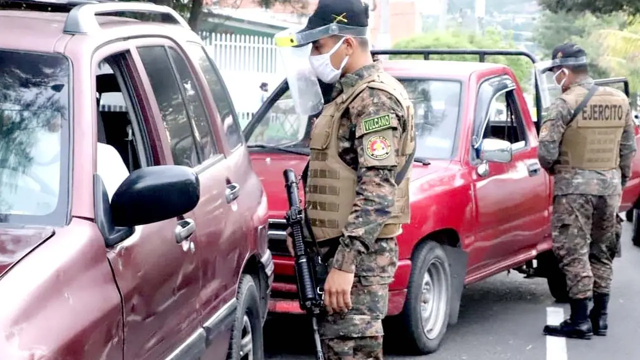 Militares en carreteras Fuerza Armada 2