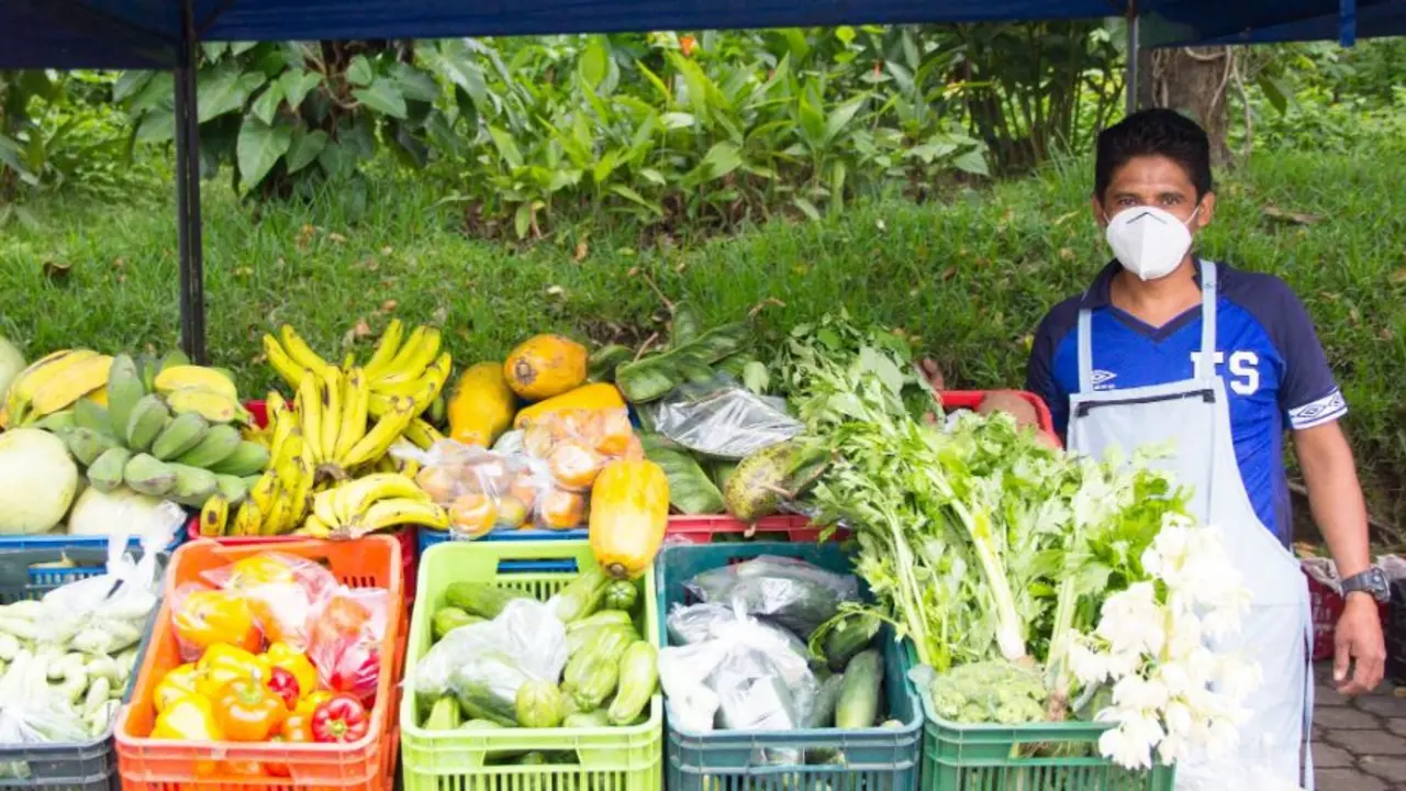 Agromercado en el MAG