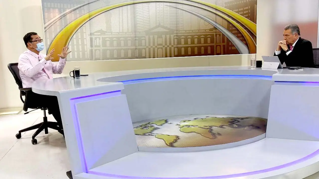 Infect&oacute;logo salvadore&ntilde;o Iv&aacute;n Solano Foto tomada de Frente a Frente