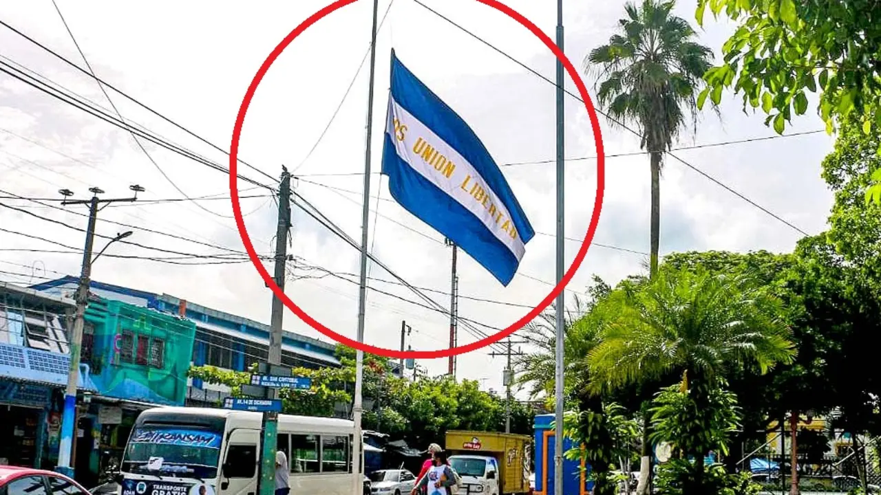 Ilopango coloca bandera a media asta por v&iacute;ctimas de coronavirus Foto tomada de alcalde Ad&aacute;n Perdomo 3