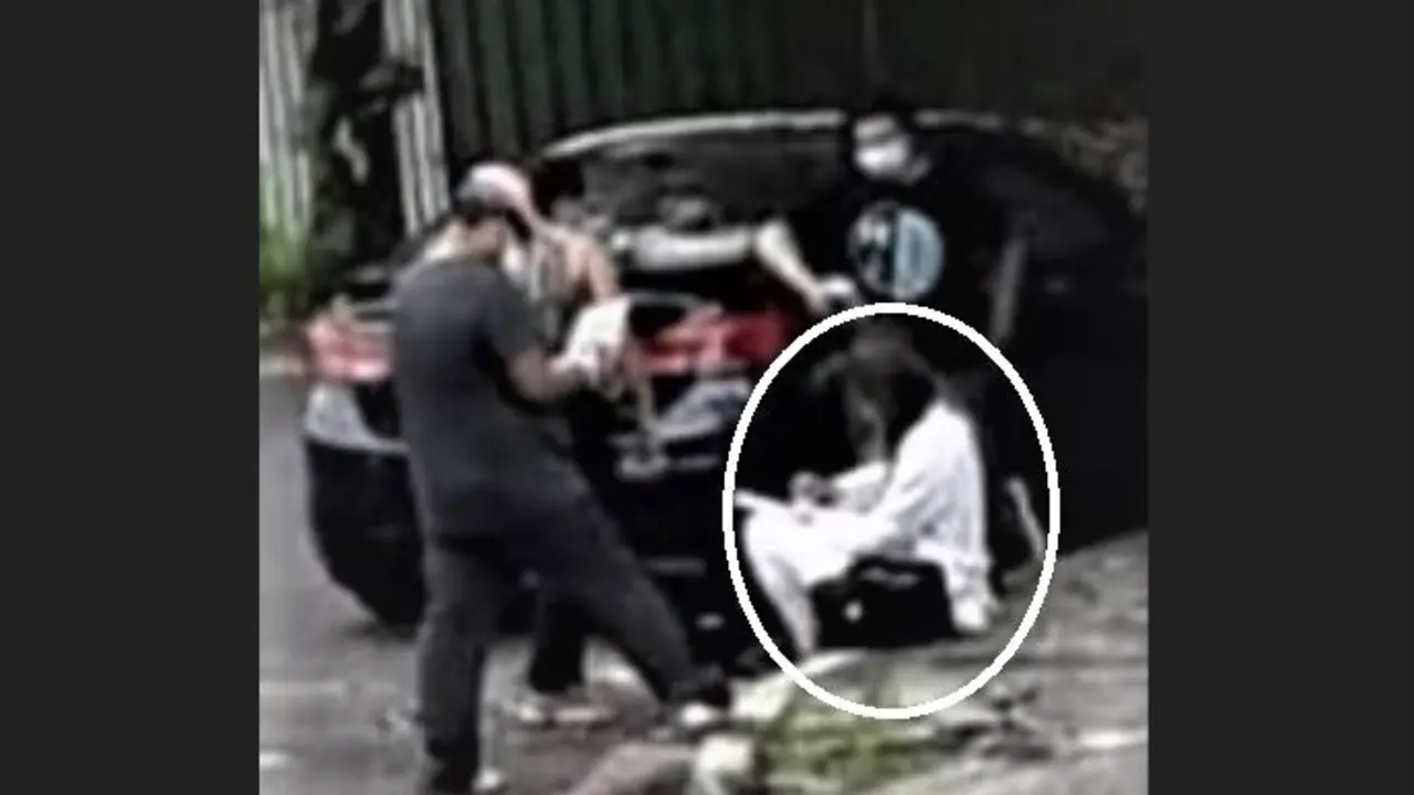 Afuera de la casa de la doctora