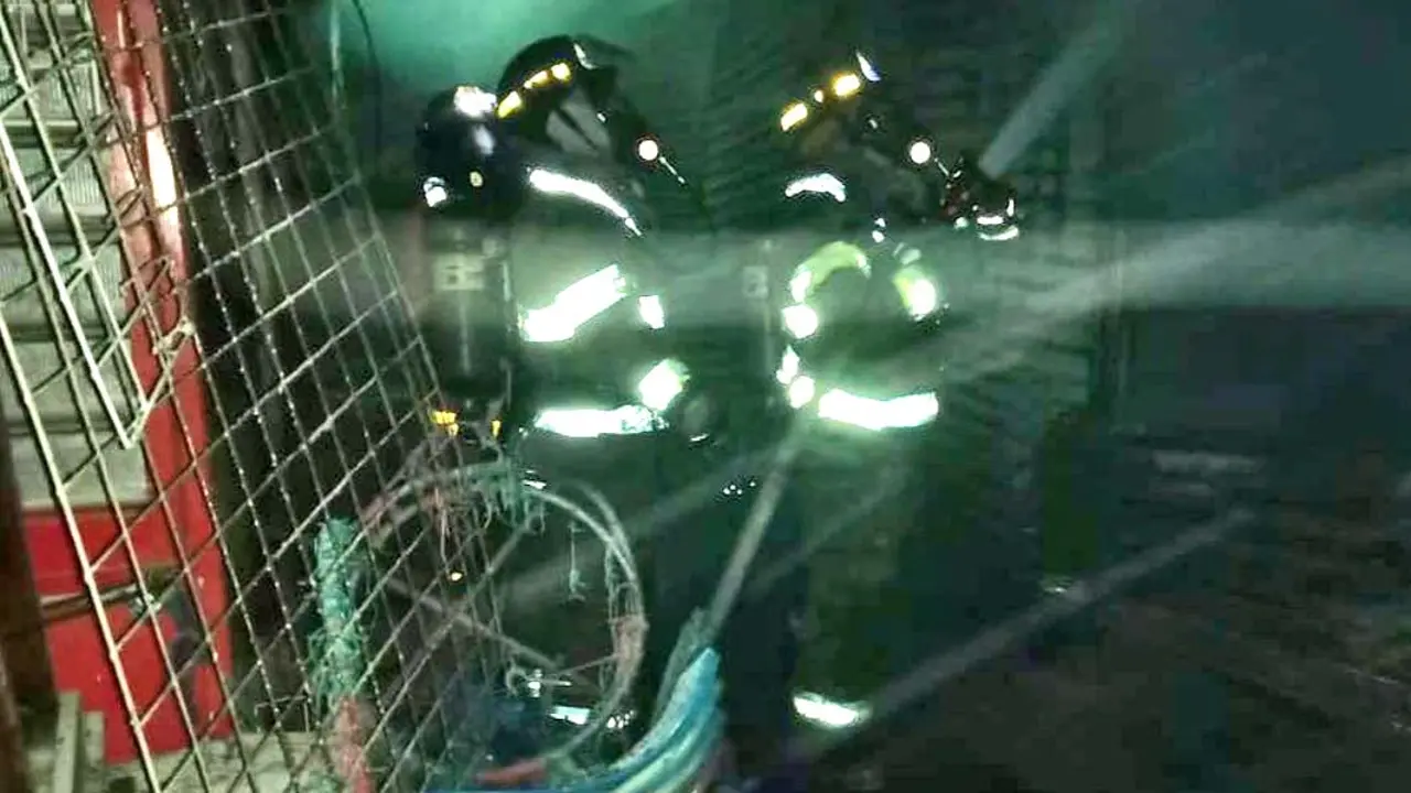 Incendio mercado sagrado coraz&oacute;n foto bomberos