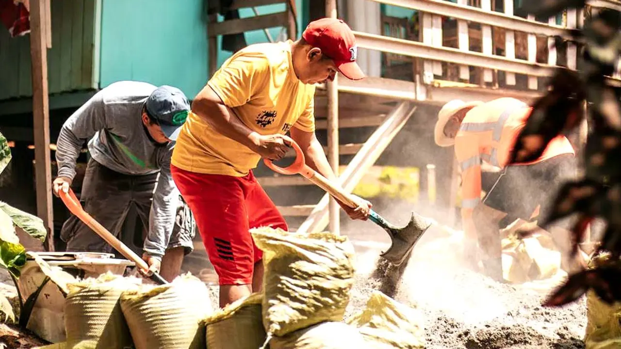 Alba&ntilde;iles Carpinteros y trabajos relacionados a la contrucci&oacute;n Foto tomada de Pexels Rodolfo Quir&oacute;s 2