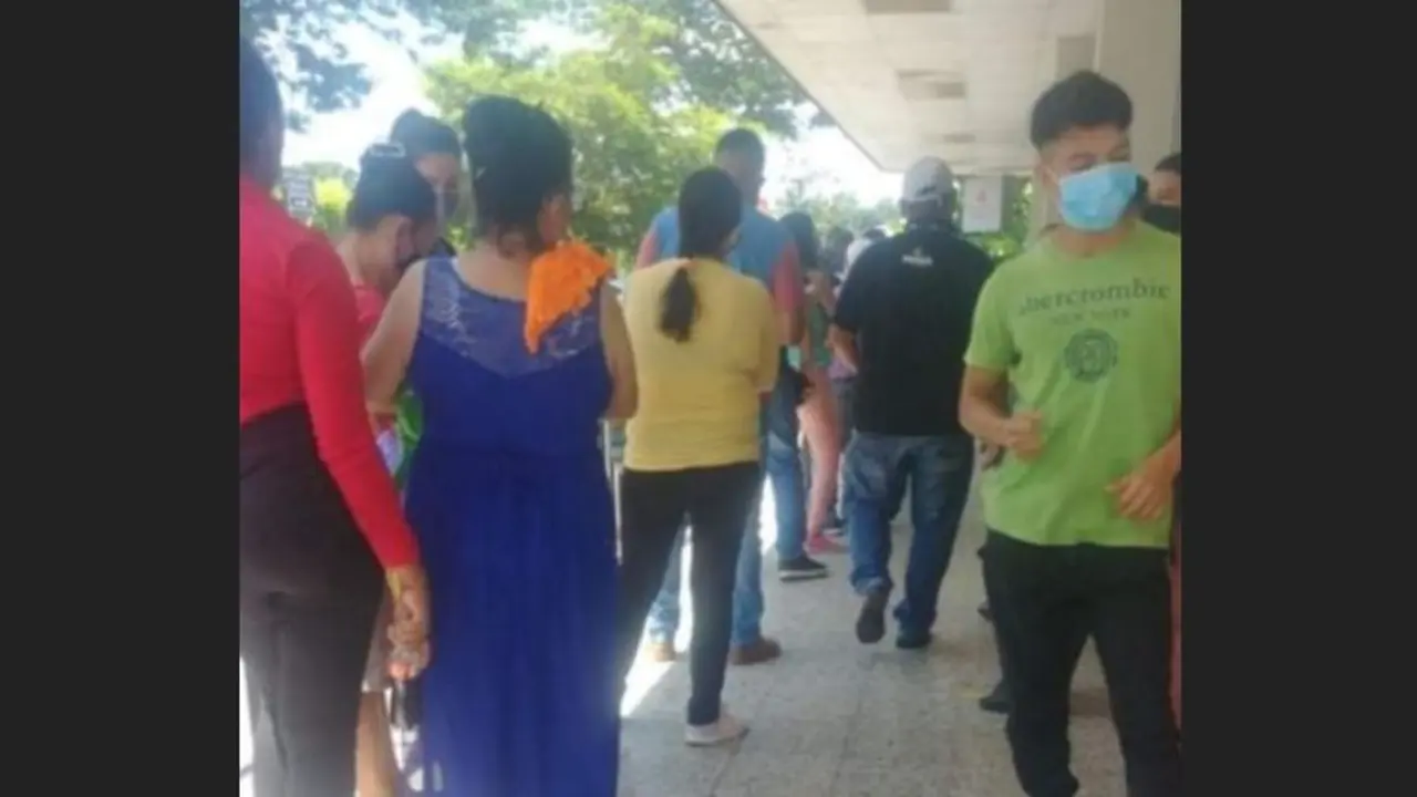 Filas en CAESS de Apopa