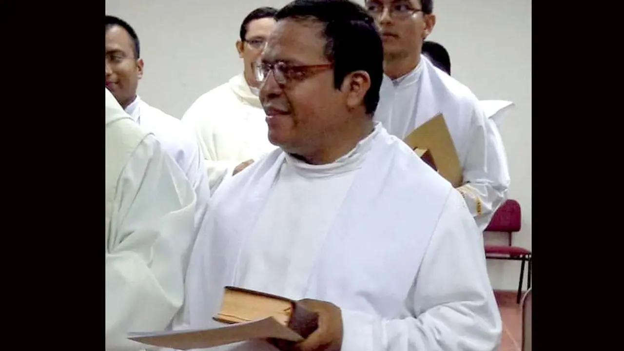 Padre Ricardo Cortez foto tomada de la parroquia San Jos&eacute; de la Monta&ntilde;a2