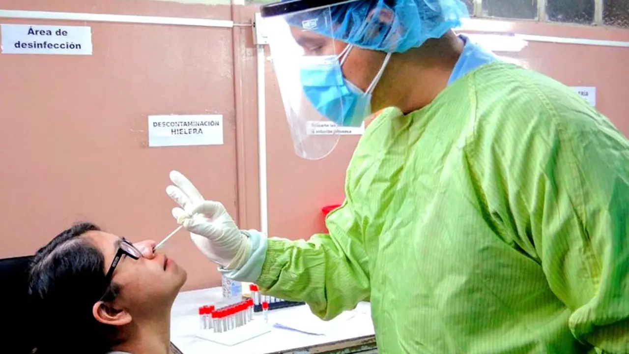 Realizan pruebas para detectar el Covid19 en hospital de Santa Ana Foto tomada del Ministerio de Salud