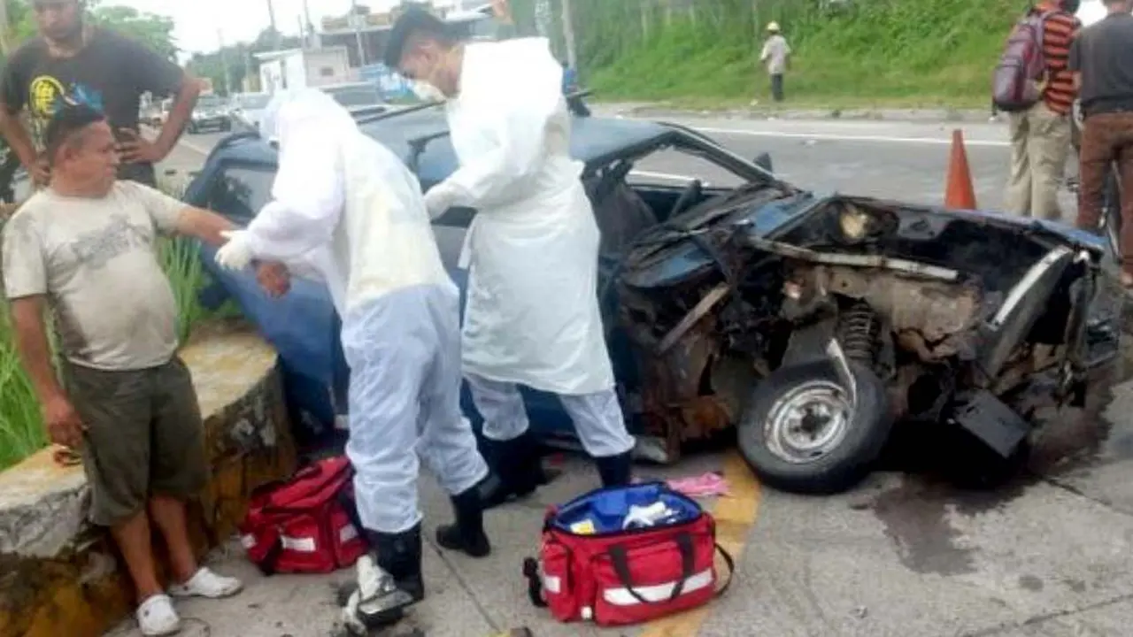 Madre y su hija mueren en accidente de rastra en carretera de Oro Foto tomada de Comandos de Salvamento