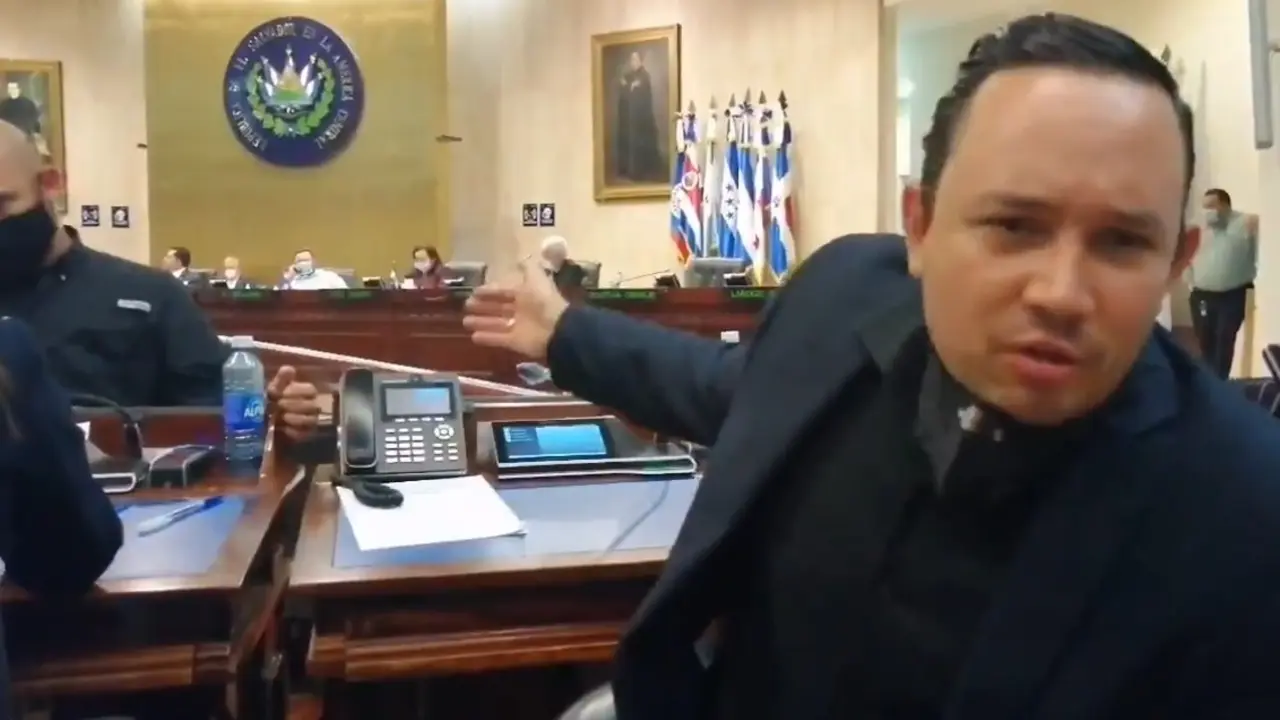 Arturo Maga&ntilde;a