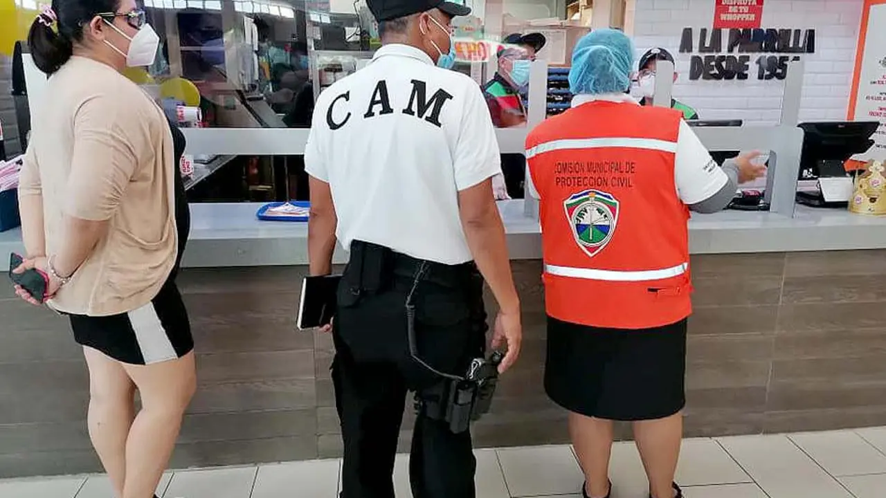 CAM verifican que se cumplan normas sanitarias en Metrocentro Foto tomada de la alcald&iacute;a de Sonsonate 1