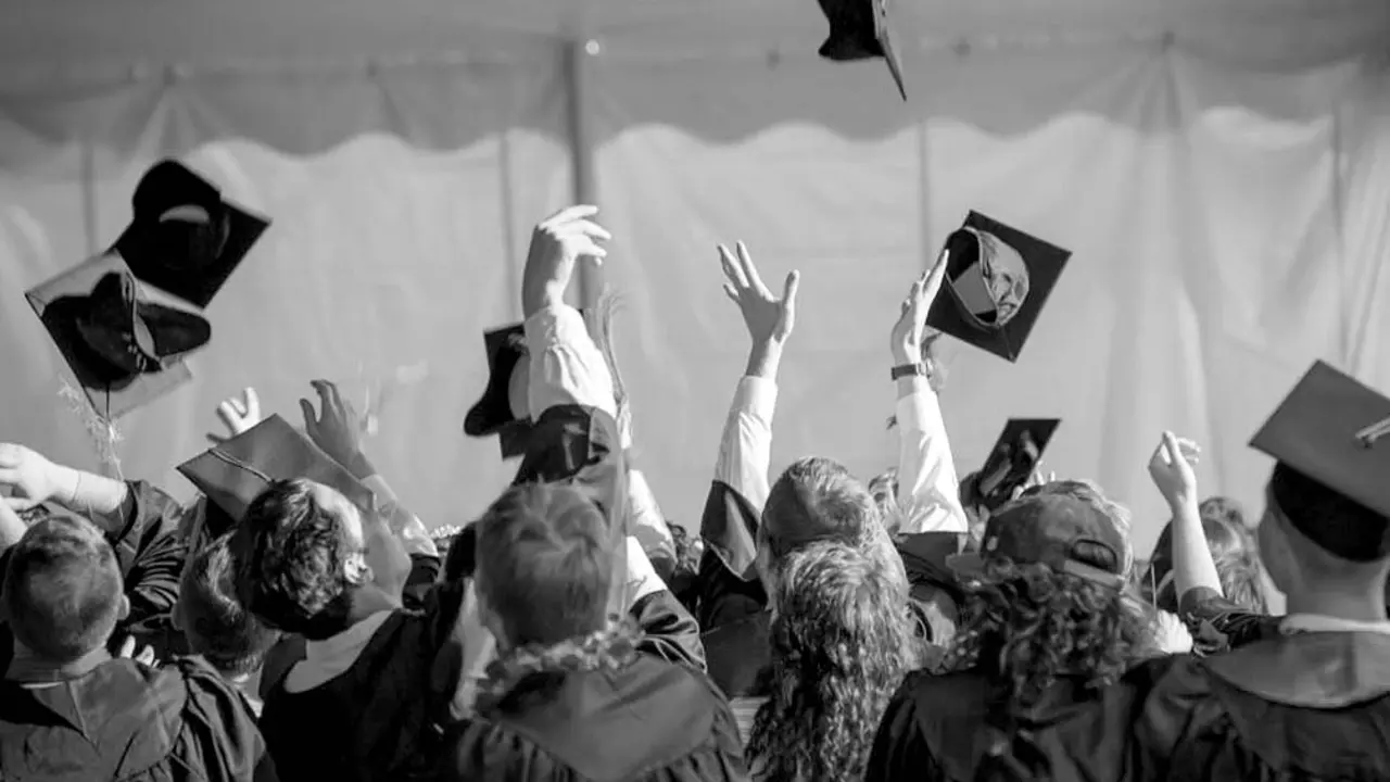 Imagen graduaci&oacute;n tomada de pexels Emily Ranquist 2