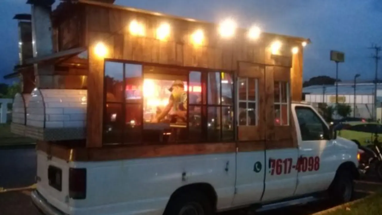 Pizza en Le&ntilde;a