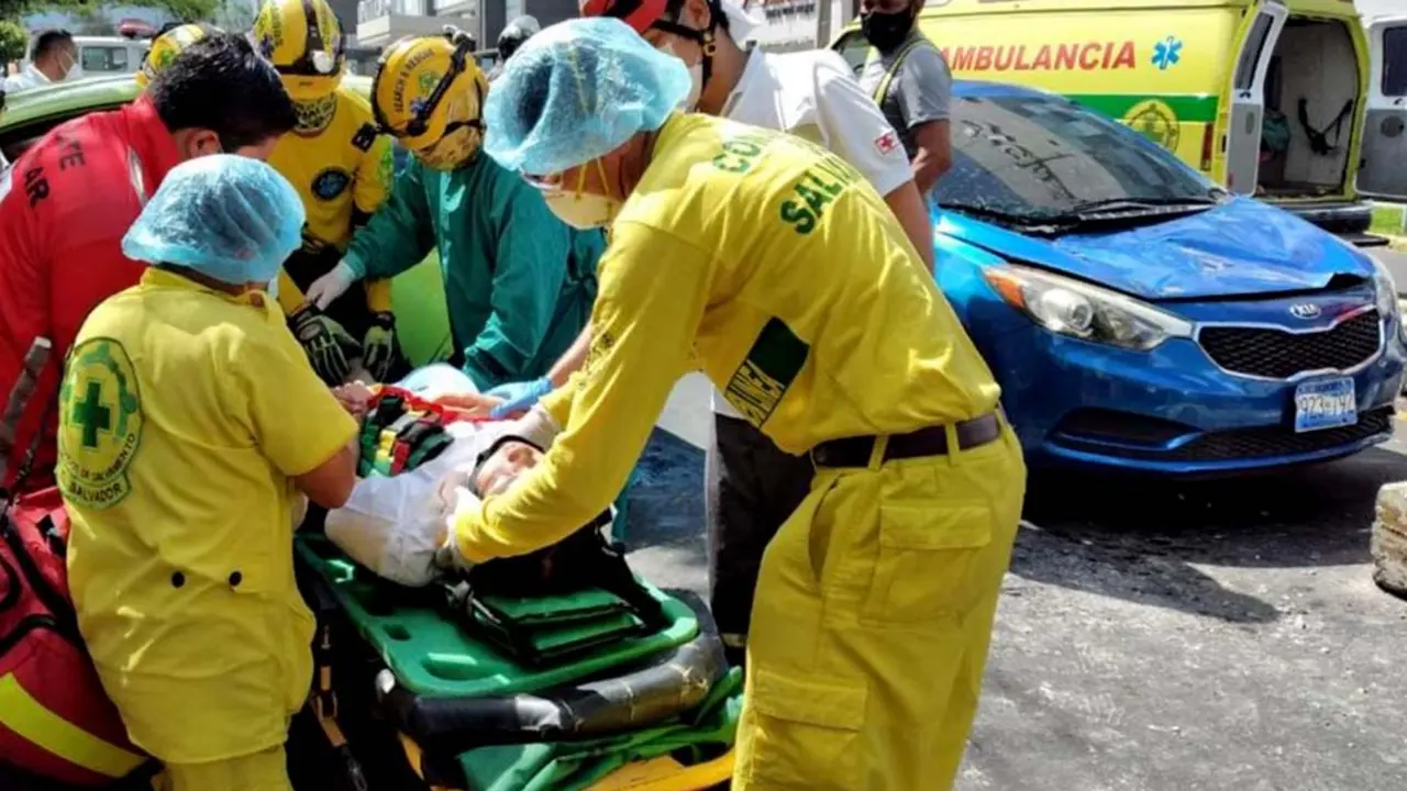 Joven de 26 a&ntilde;os result&oacute; lesionado Foto cortes&iacute;a Comandos de Salvamento