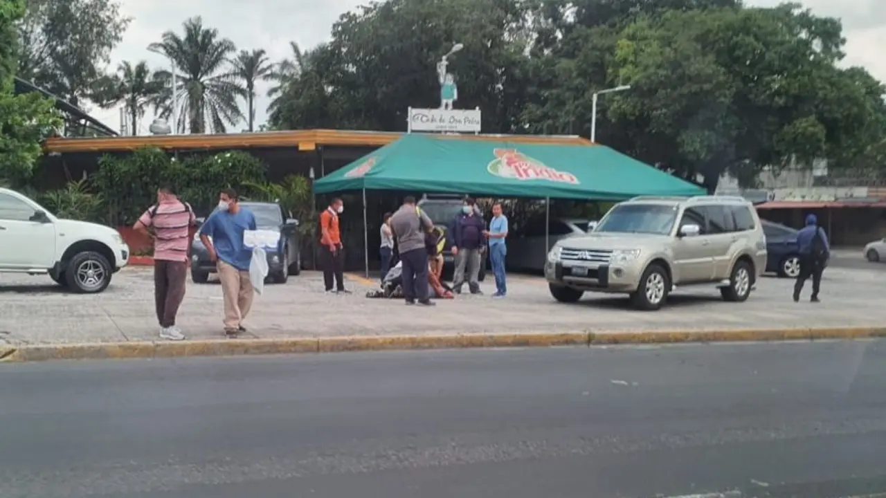Ladr&oacute;n en Caf&eacute; de Don Pedro