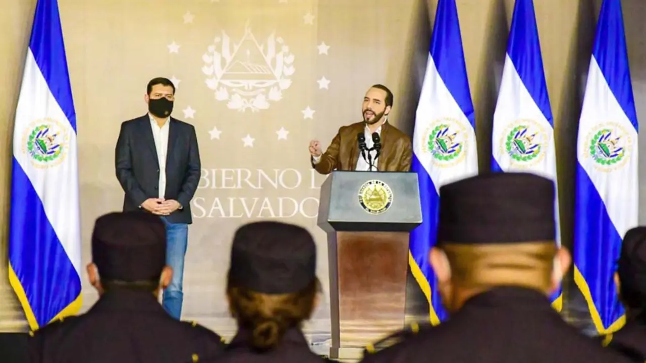 Presidente Bukele en la juramentaci&oacute;n de 2429 de nuevos cabos de la PNC Foto Secretar&iacute;a de Prensa de la Presidencia