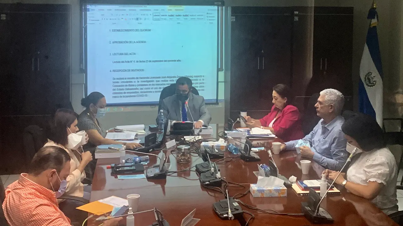 Comisi&oacute;n de diputados de emergencia fondos