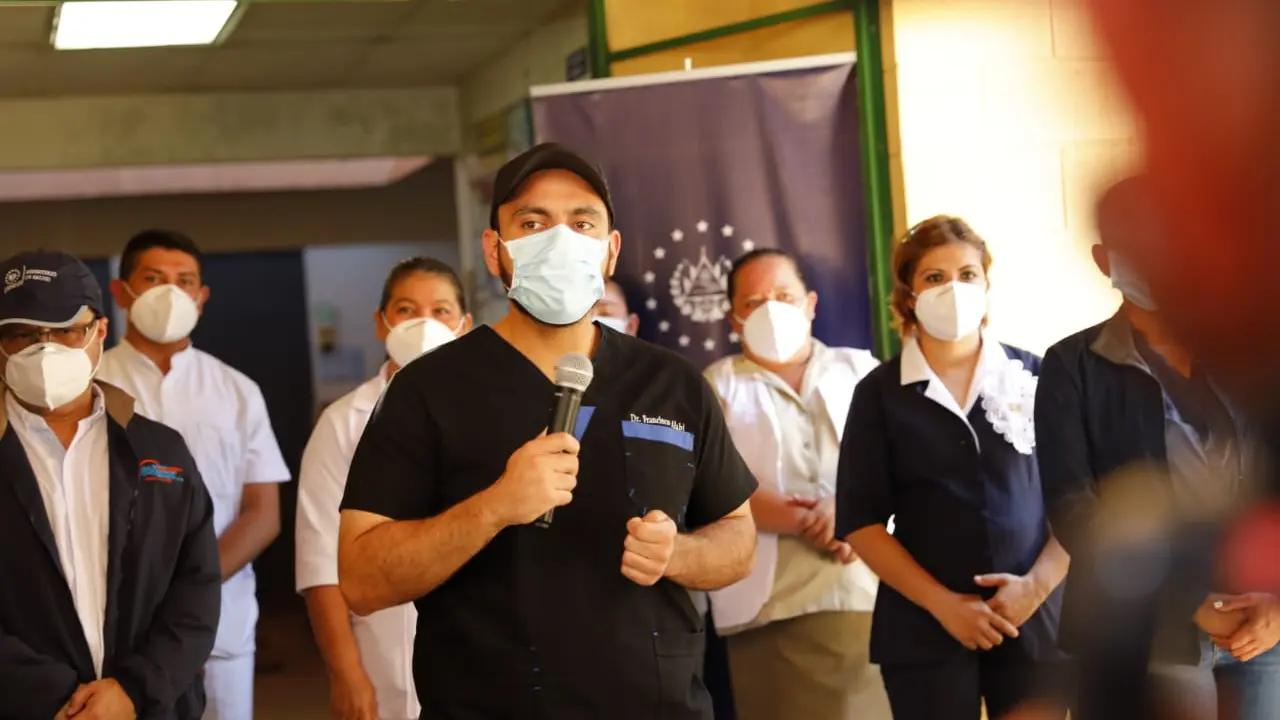 Alab&iacute; en un evento