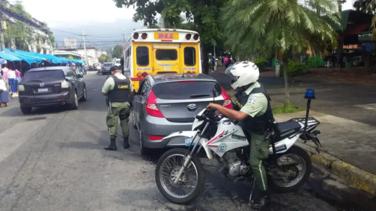 Carro robado en Tecla