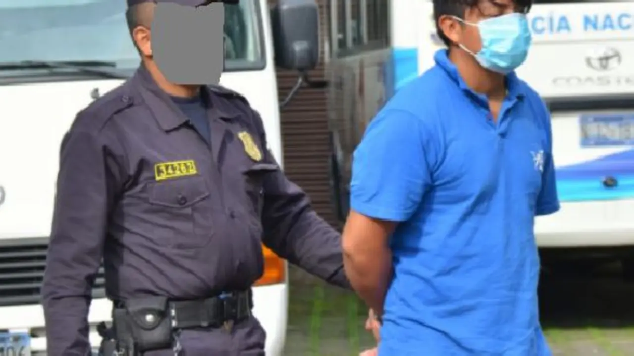 Rob&oacute; celular a menor