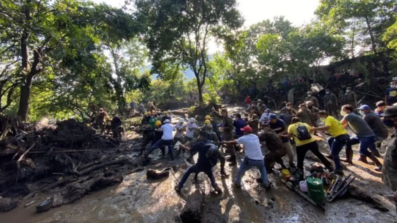 Deslave en Nejapa con muertos