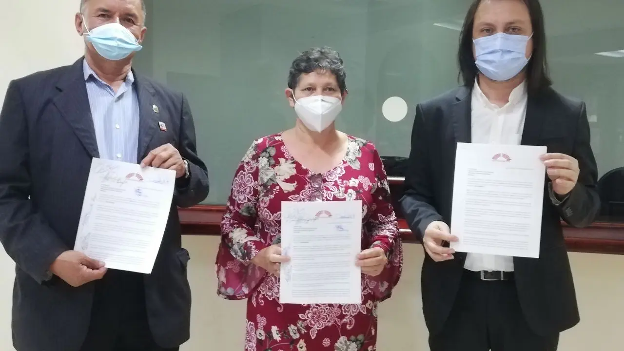 FMLN reduccir per&iacute;odos de diputados